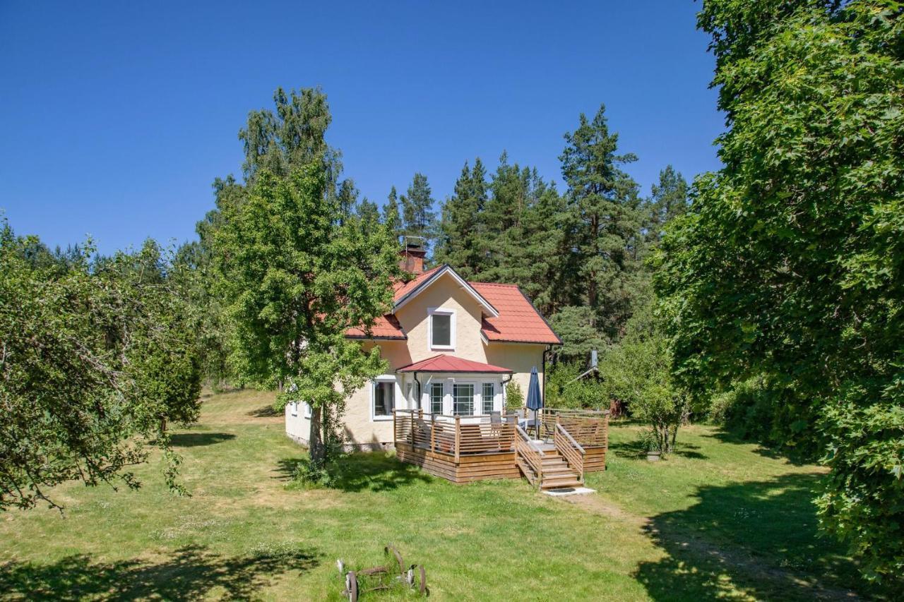 Vimmerby Nature Retreat: Gateway to Astrid Lindgren's World Villa Exterior photo
